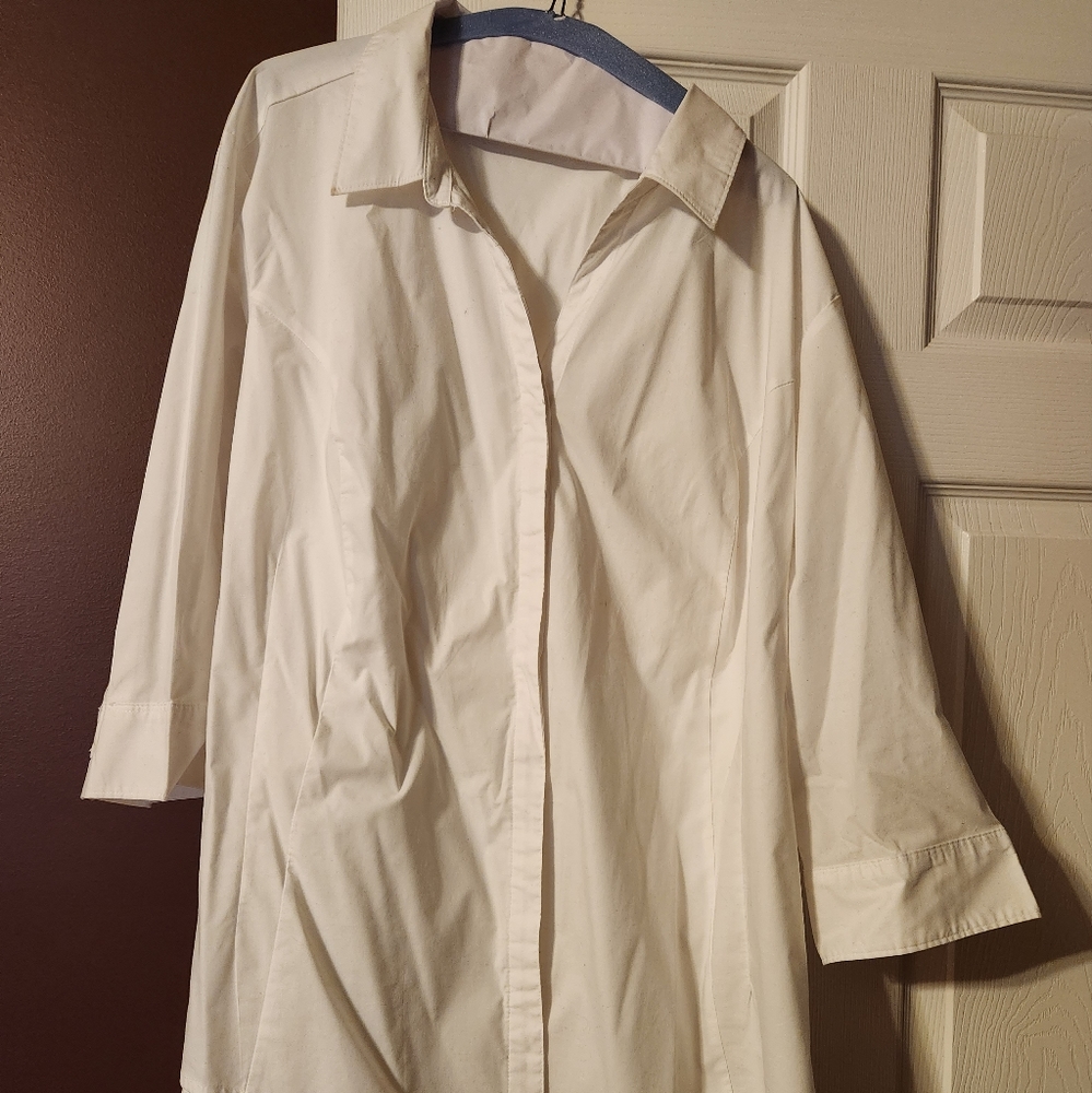 Riders by Lee Indigo Women's Plus Size Easy Care ¾ Sleeve Woven Shirt.